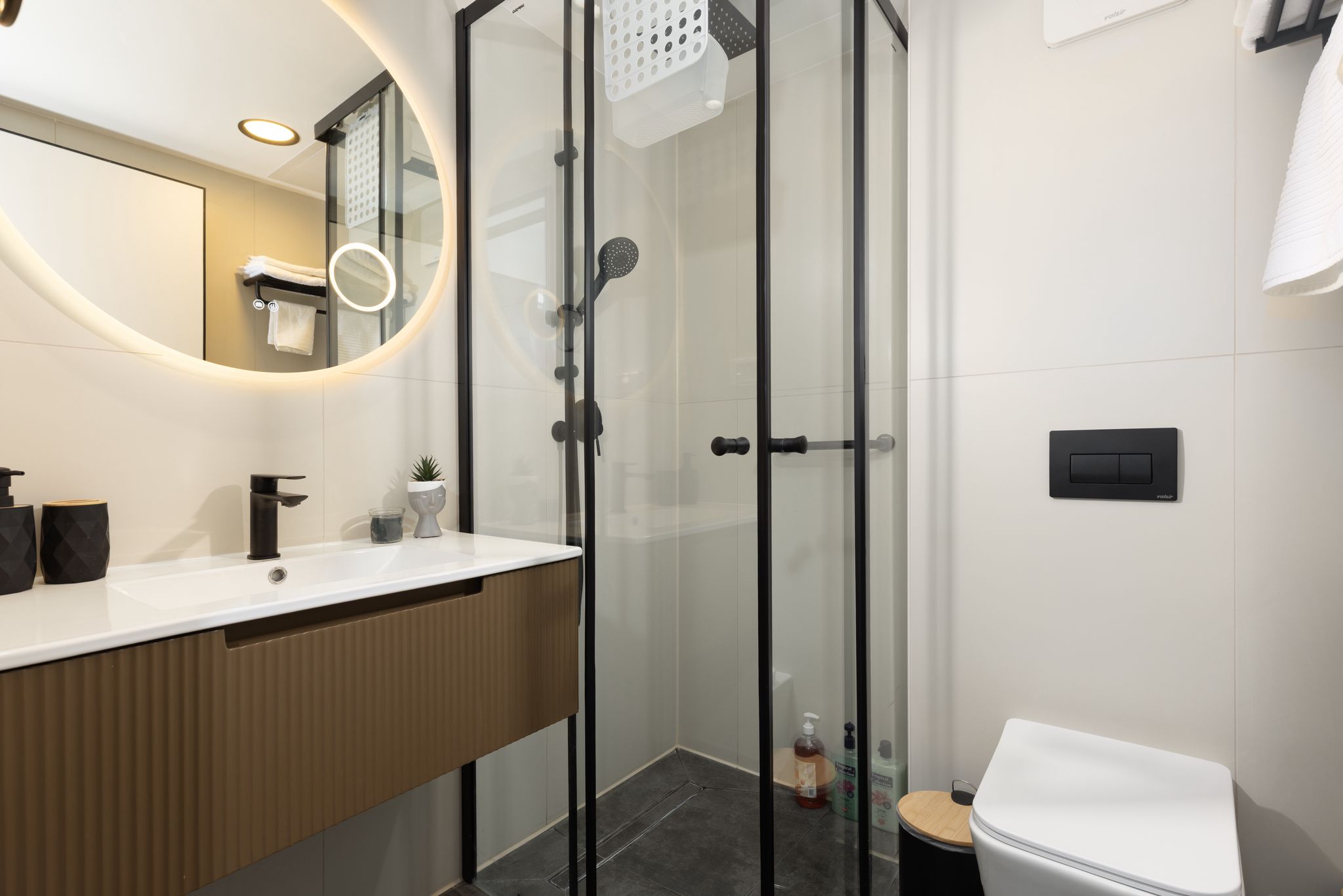 f0b348c0-9e86-46f7-8cff-ec87e3fc937e